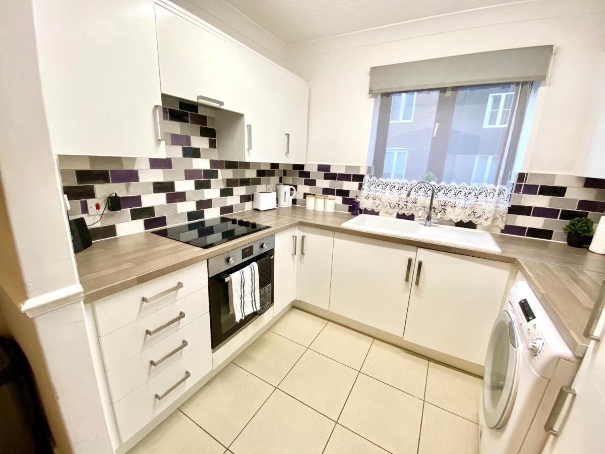 Easyrest Spalding - 4 Beds & Free Parking - Central & Modern Open Plan Apartment - Convenient Location Экстерьер фото